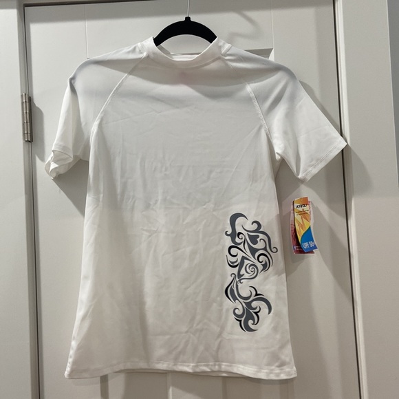 Kanu surf upf 50+ short sleeve rash guard swim top small NWT - Picture 1 of 7